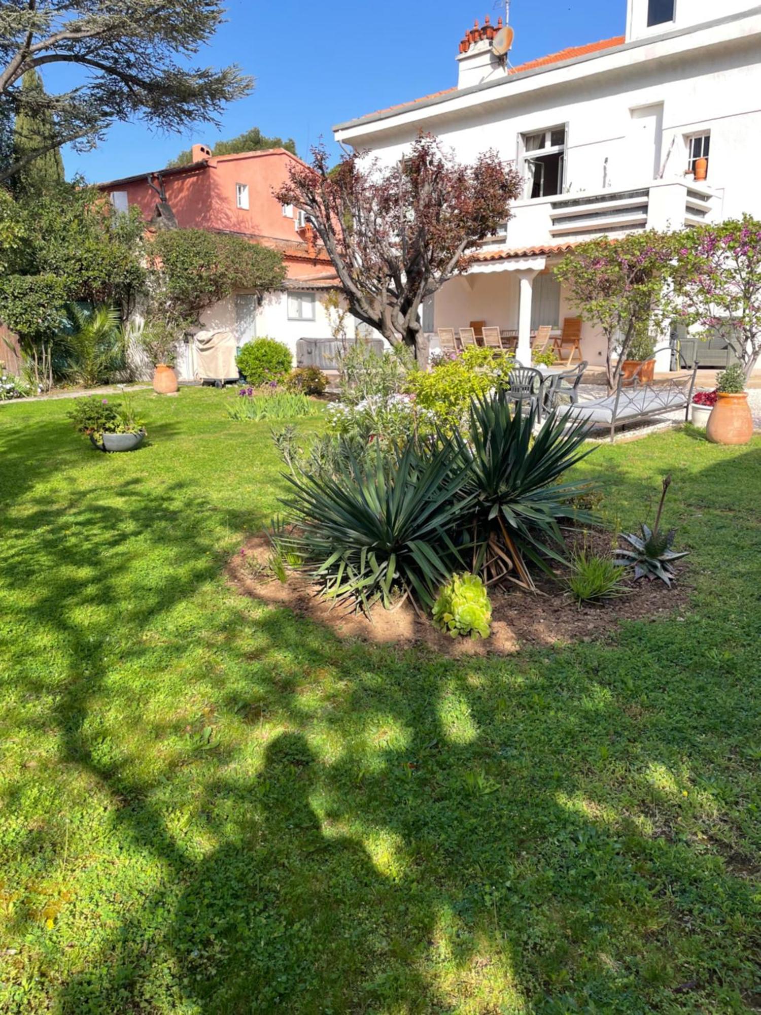 Appartement Rez De Villa Proche Port Et Plages De Sanary Exterior photo